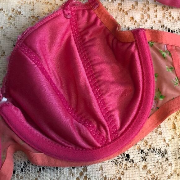 Betsey Johnson 32DD Lightly Padded Bra - Picture 3 of 3